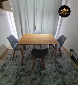 Juego de comedor con sillas tulip, ideal para espacios amplios